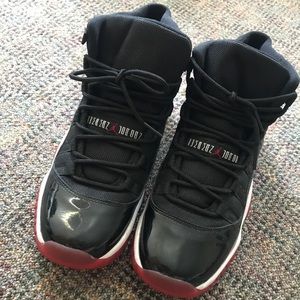 Jordan Bred 11’s Red/Black size 7
